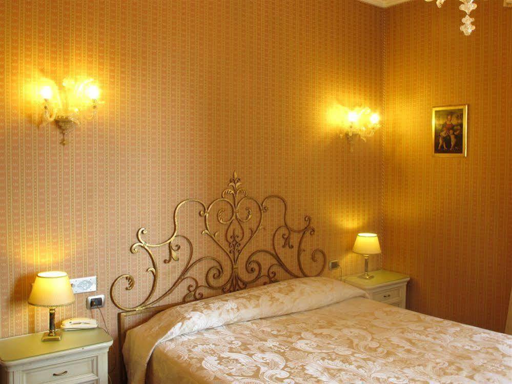 C-Hotels De Rose Palace フィレンツェ エクステリア 写真
